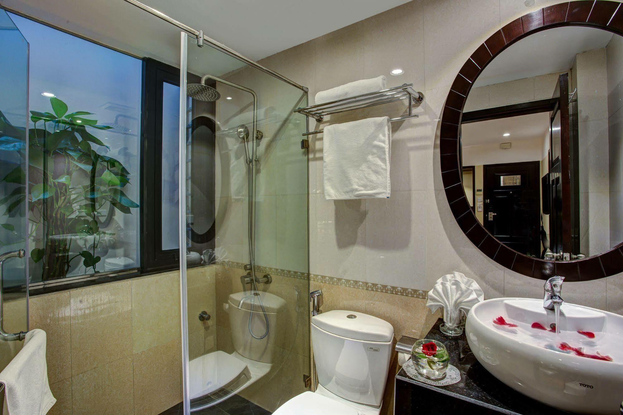 Ambassador Hanoi Hotel & Travel Екстер'єр фото