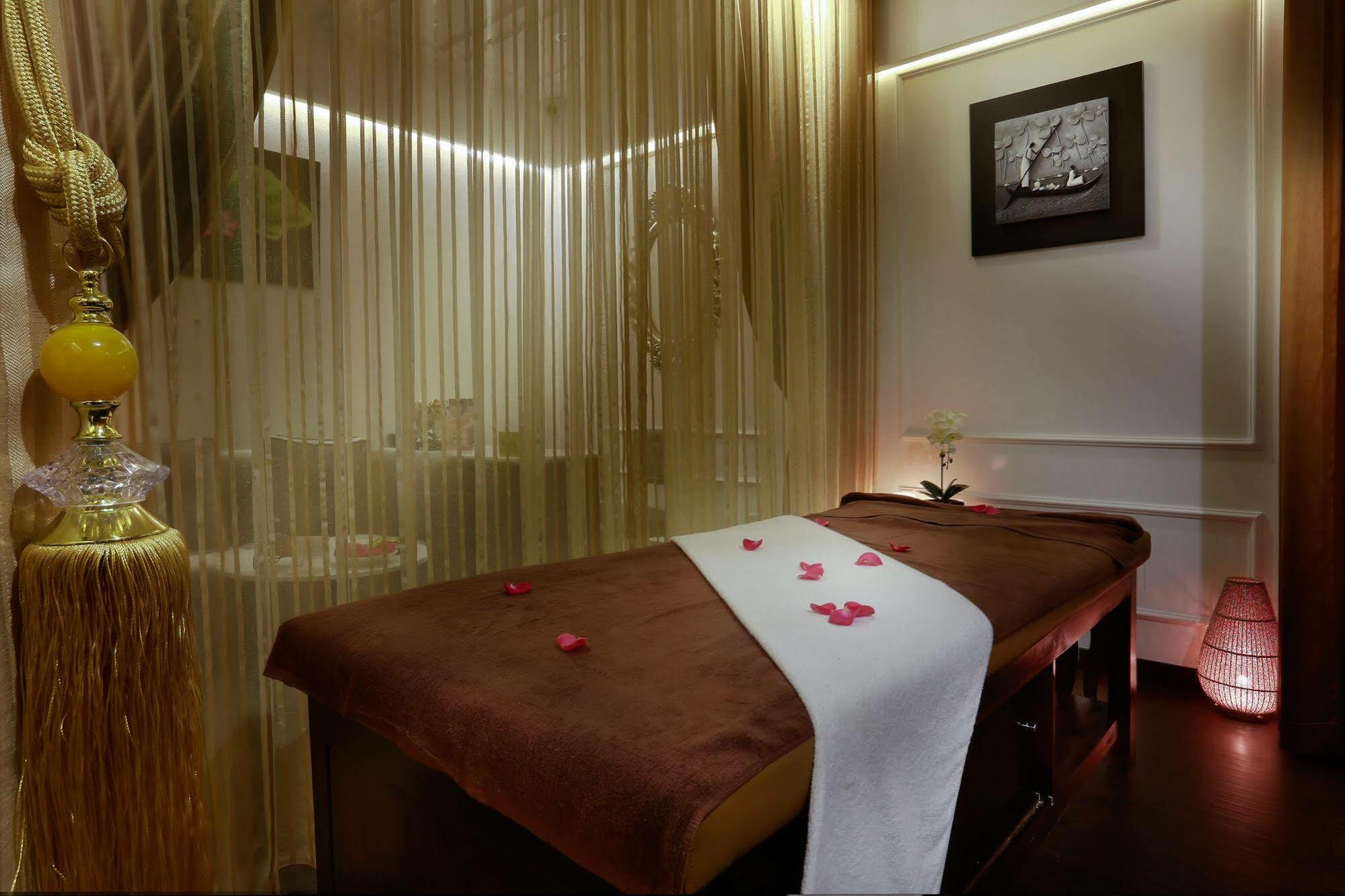 Ambassador Hanoi Hotel & Travel Екстер'єр фото